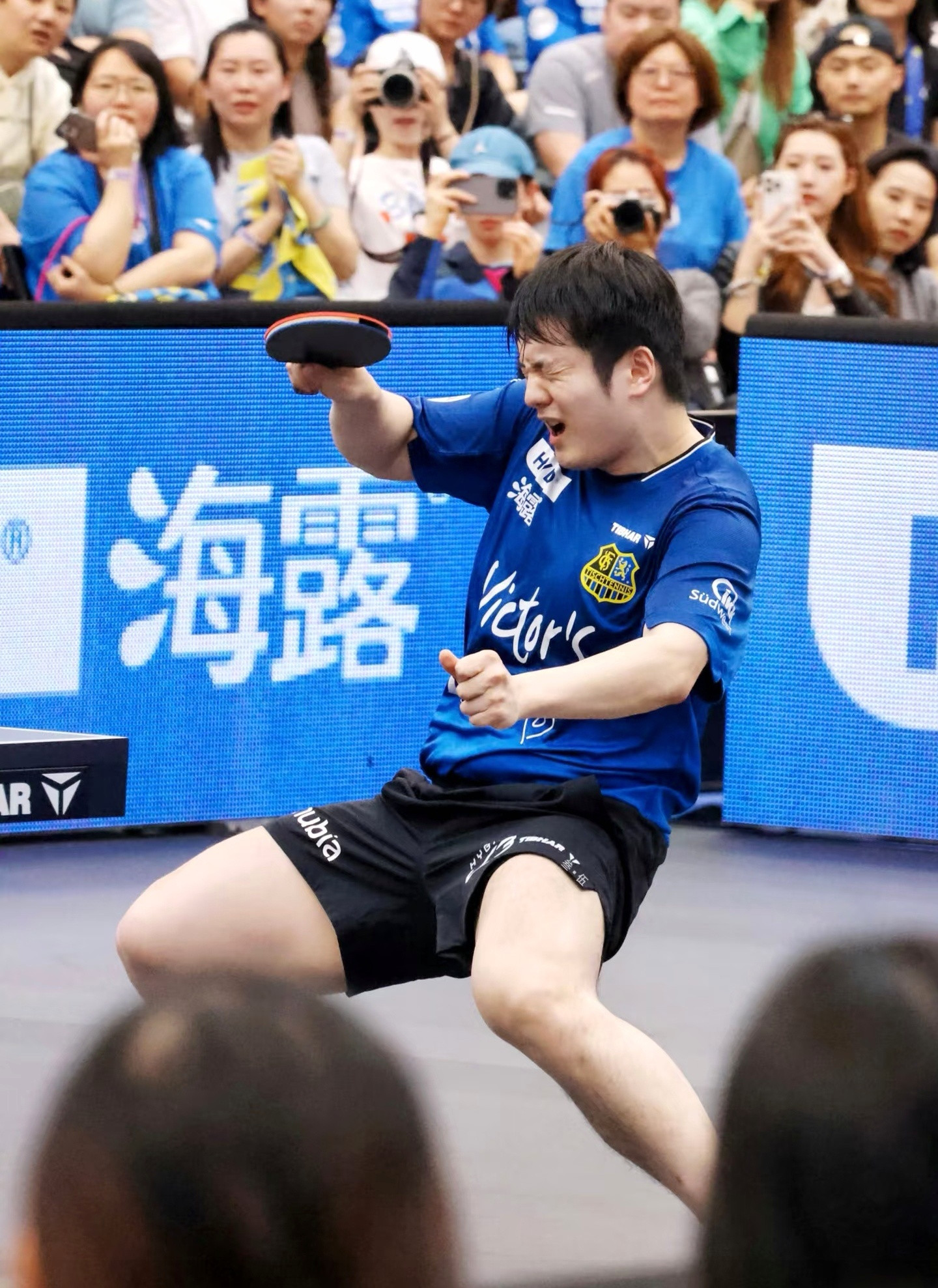 樊振东专访：渴望夺首冠非常享受德甲氛围德国当地时间1月3日，国乒名将樊振东接