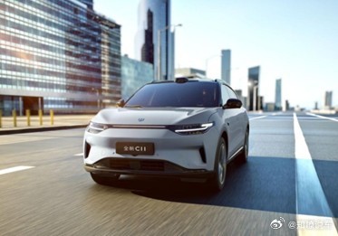 过个年，零跑成央企了？乘联会刚出炉的1月数据显示，新能源零售环比跌了超过三成，看