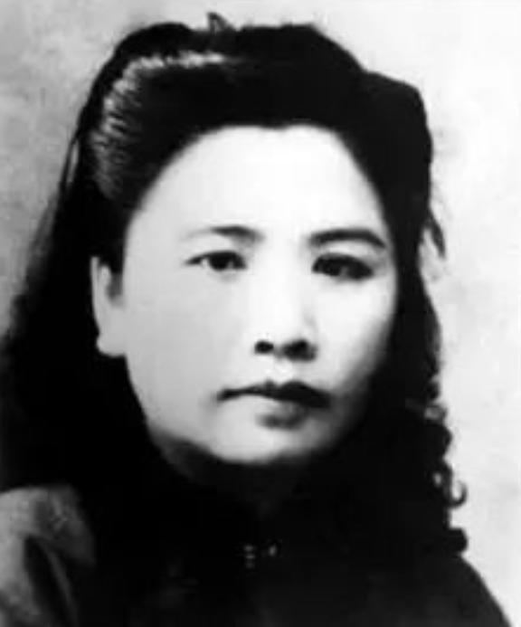 1938年，周恩来派王曼霞打入国民党高层，谁知，她却嫁给蒋介石心腹陈尔晋，身份将