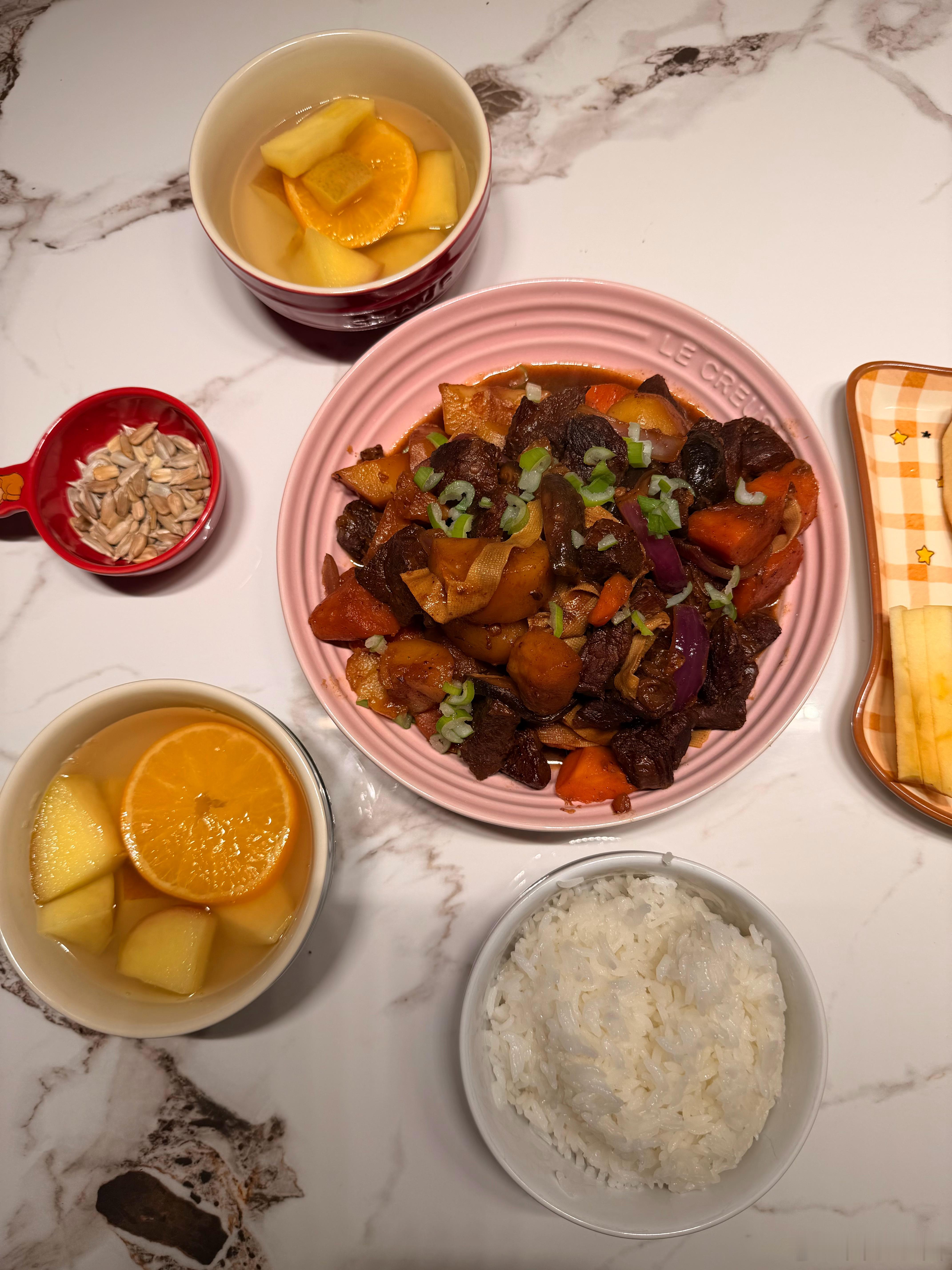 北京今天大风降温回家一看其乐在炖牛肉嘿，味道绝了外面找不到这味儿！北京