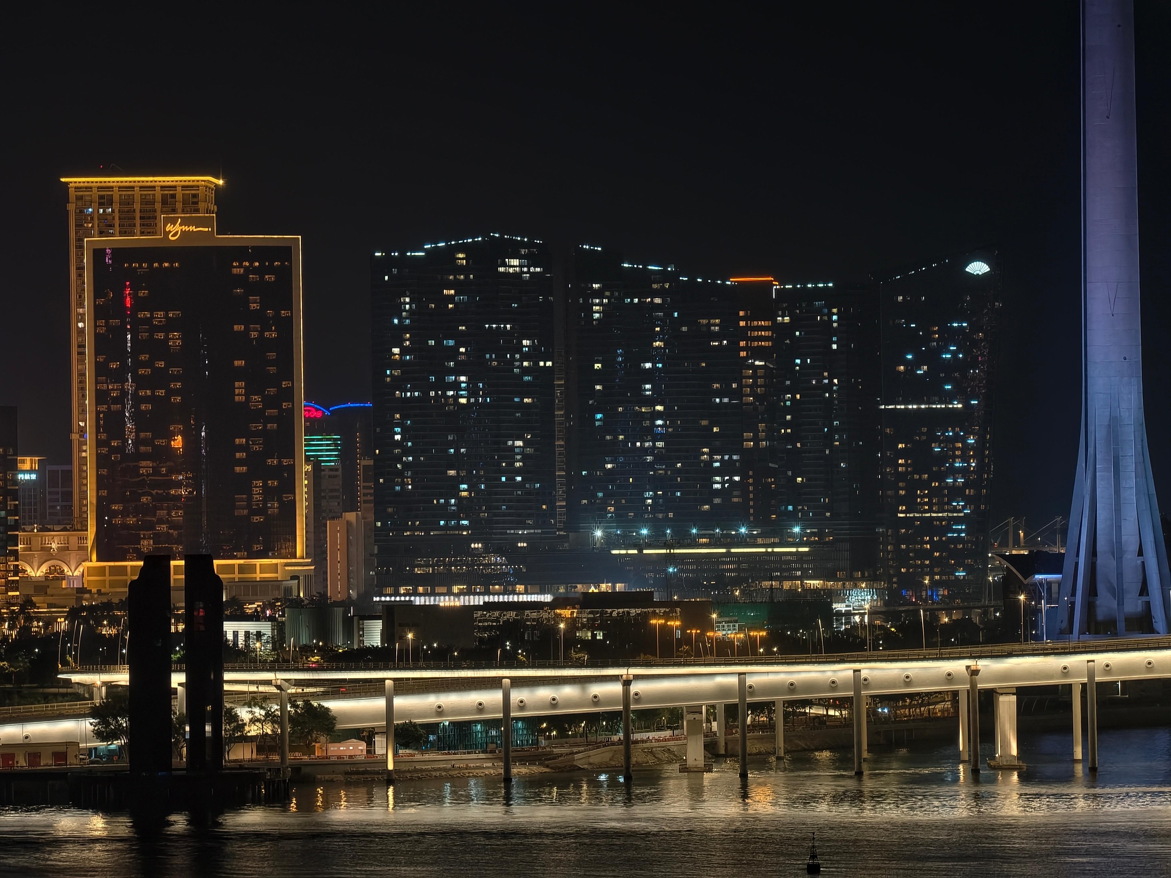 刚刚随手拍的夜景，还不错吧？
