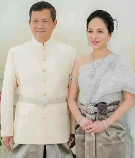 洪森的儿子洪玛奈真的好福气，妻子太美丽了，未来即便他真的失去了现在的权势，那么只