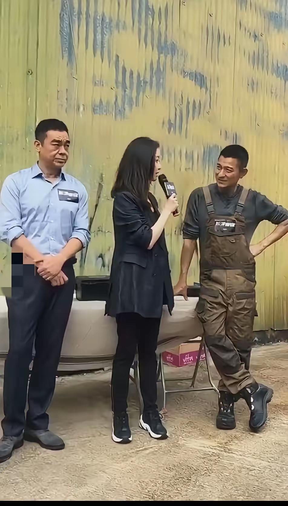 当年周慧敏和郭蔼明同时倒追刘青云。哪个不是神仙姐姐，妮妮虽然不错，但真不算顶流美