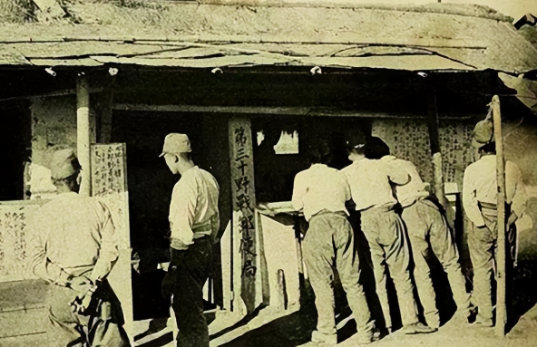 1943年，日军进村扫荡，村民韩秀亭一家慌忙逃走，临走时竟忘了将6个月大的孩子一
