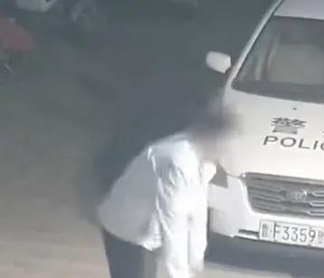 山东烟台，38岁男子夜里突然跑到派出所门口含泪敬礼、鞠躬，值班民警懵了，不知道他