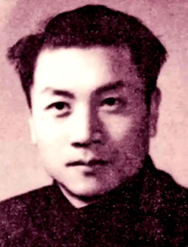 1944年，一位被捕的地下党员任远，在深夜里轻轻摇醒身旁的同伴，低声说道：