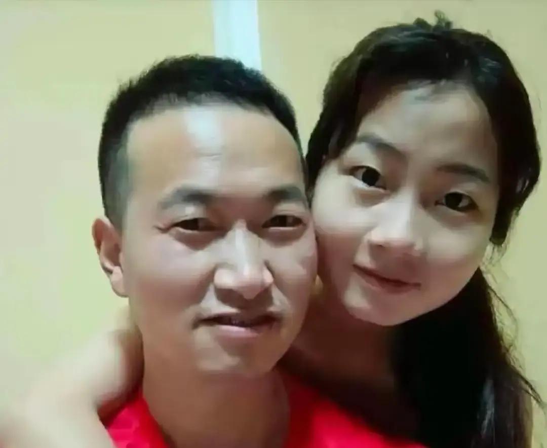 一名中年中国男子在国外打工多年后，竟被一位年轻的老挝姑娘主动提出要结婚。林建