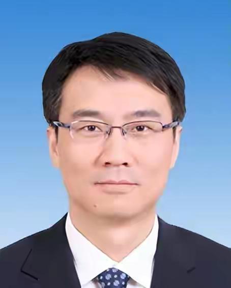 这是一个正厅级干部，而且长期在供销社和商务系统工作，手中握有一定的经济大权，把握