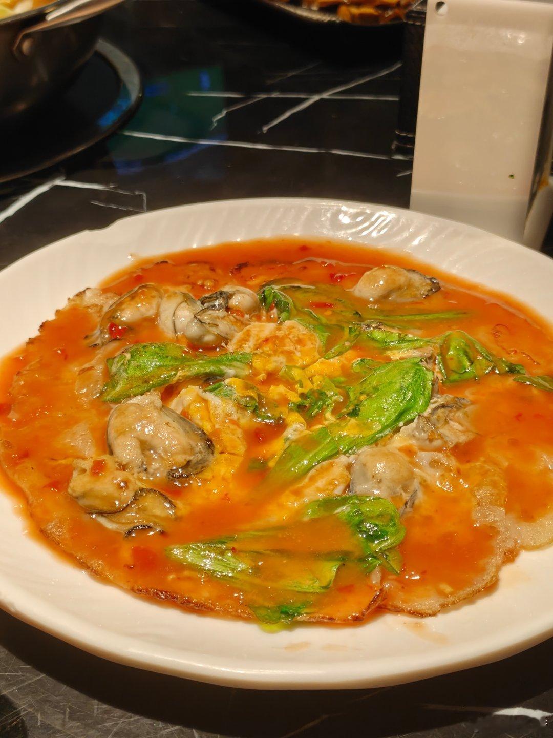 试了个台湾菜，很火味道都很不错这个蚵仔煎完全就是生蚝煎了，底部焦脆，很好吃图四是