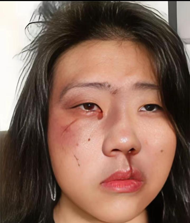 出乎意料，8公里路硬是开出了25码的龟速，这哪是开车，简直是在马路上大爷遛弯！