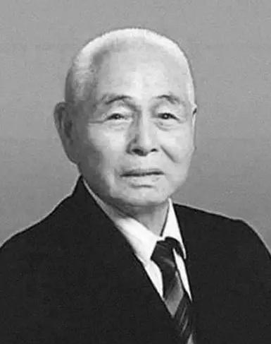 1965年，卫生部长钱信忠正在汇报工作，毛主席突然面色铁青地打断他：“听听你汇报