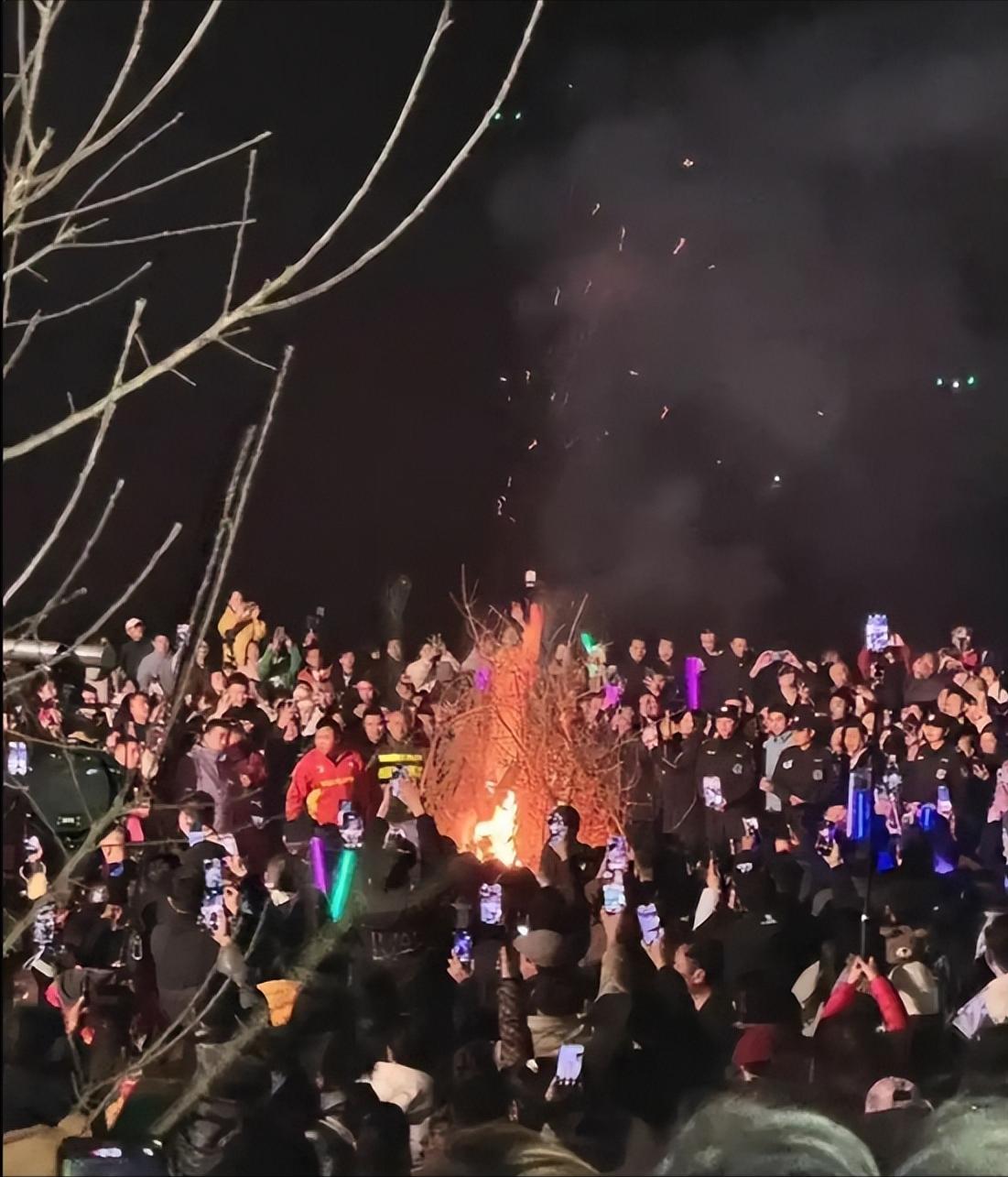 一位在公安局担任政委的学生告诉我说，重庆合川呆呆妹最关键、最厉害同时也是最成功的