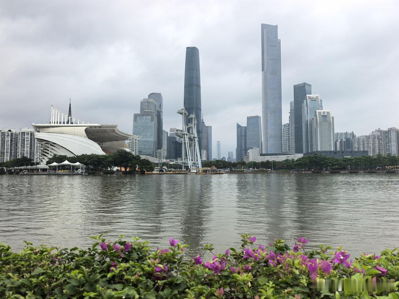 广州塔一路向东两公里的景色晒一晒清晨的风景笑对流年度时光，春夏秋冬冷暖尝。