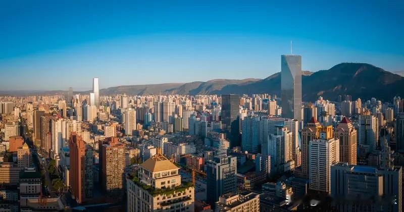 现在兰州楼市虽然是普跌的，但是兰州楼市不同板块房价下跌的时间还是不一样的。兰州