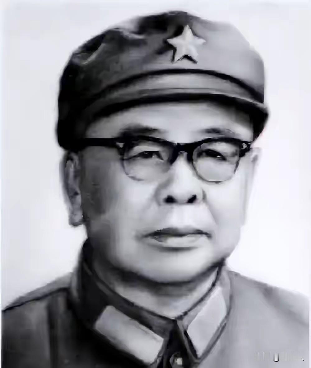 1950年奇事：全军班子资历最老、学历最高，他却排最后，从无半句怨言195