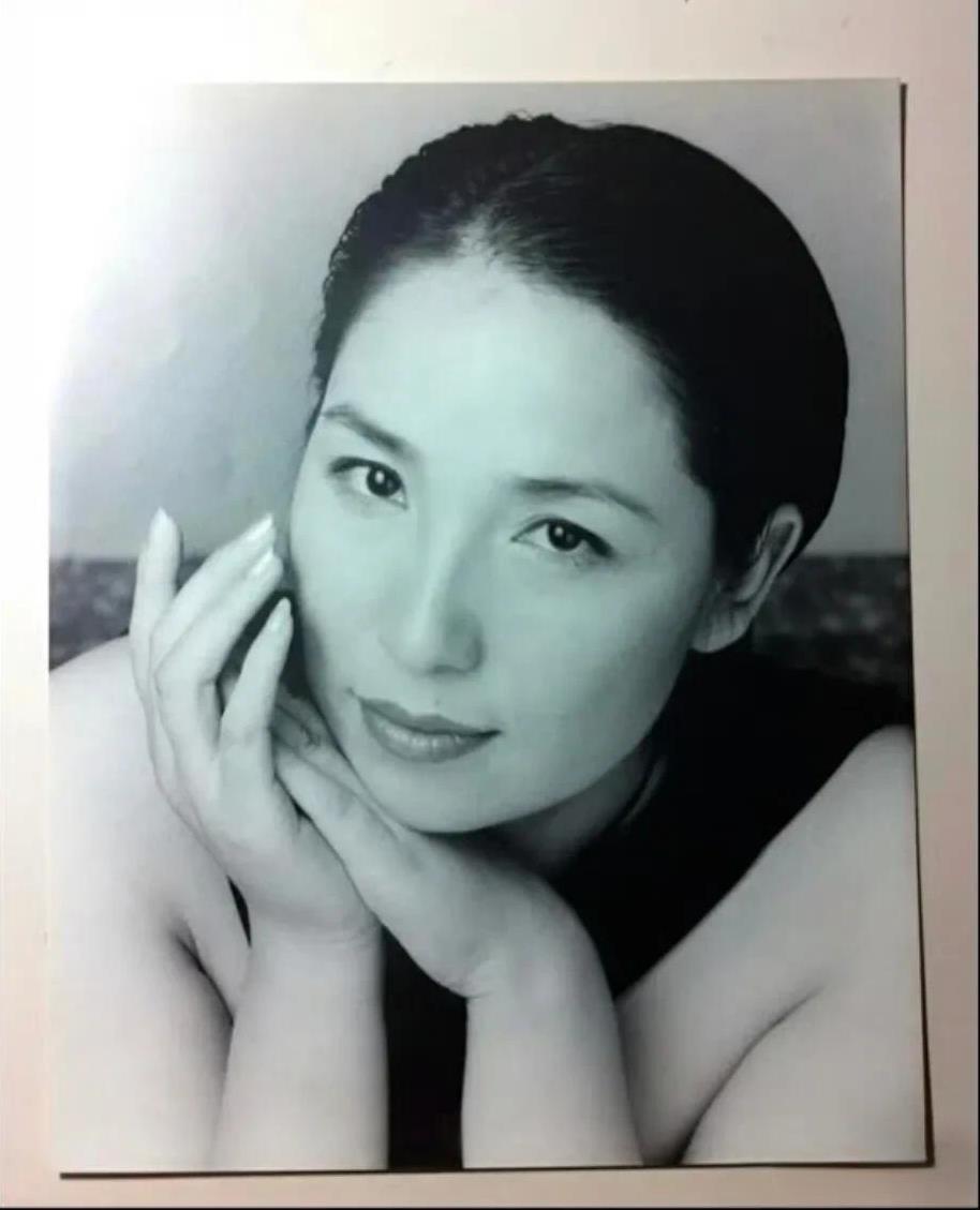 李兰迪母亲旧照，原来高智感是可以遗传的李兰迪和妈妈长的太像了，尤其是眉眼像极了