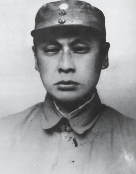 1937年，陈宏被捕，供出了陈毅，敌人设计诱骗陈毅下山。陈毅下山时，因口渴向少妇