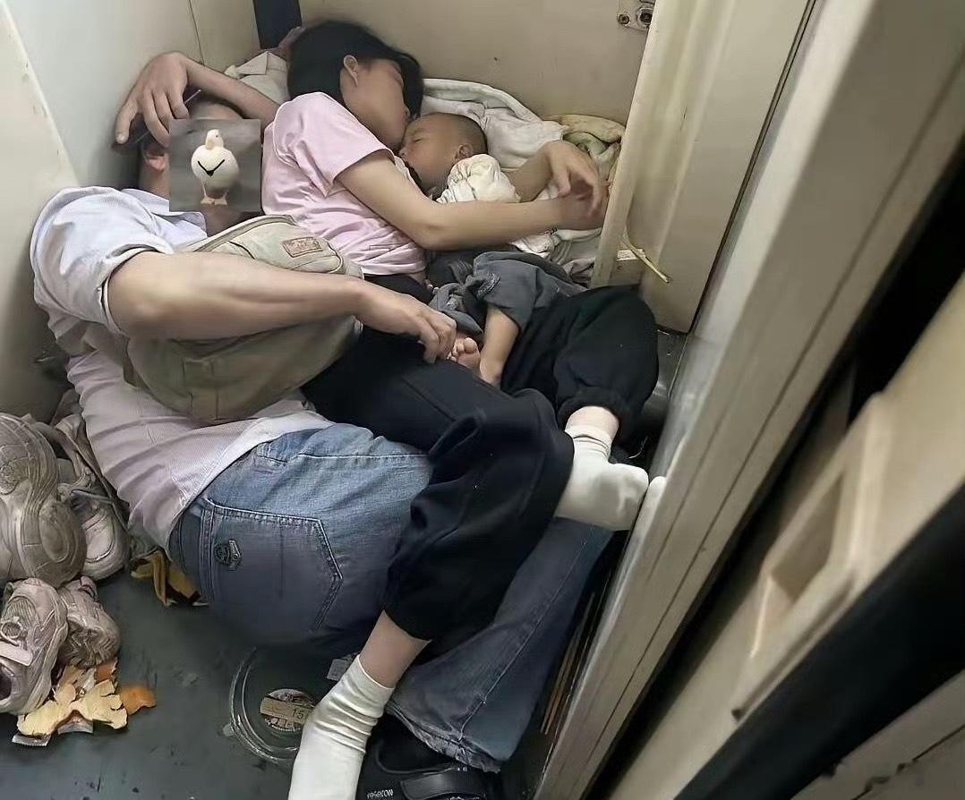 孩子还这么小……非得这样吗买个位置不行吗