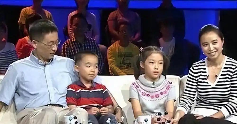施一公的幸福人生：娶“高考状元”妻子成就佳话，育有龙凤胎儿女相伴，家中还有高龄1