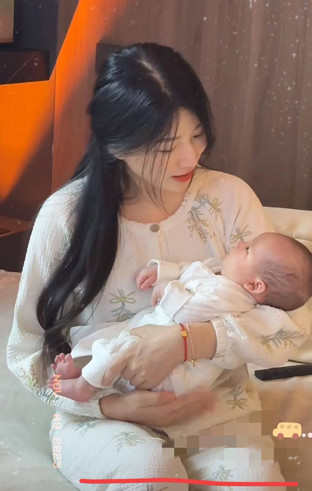 我同事的独生女，未婚先孕了，婆家一拖再拖，最后给出条件，零彩礼无婚房，女孩果