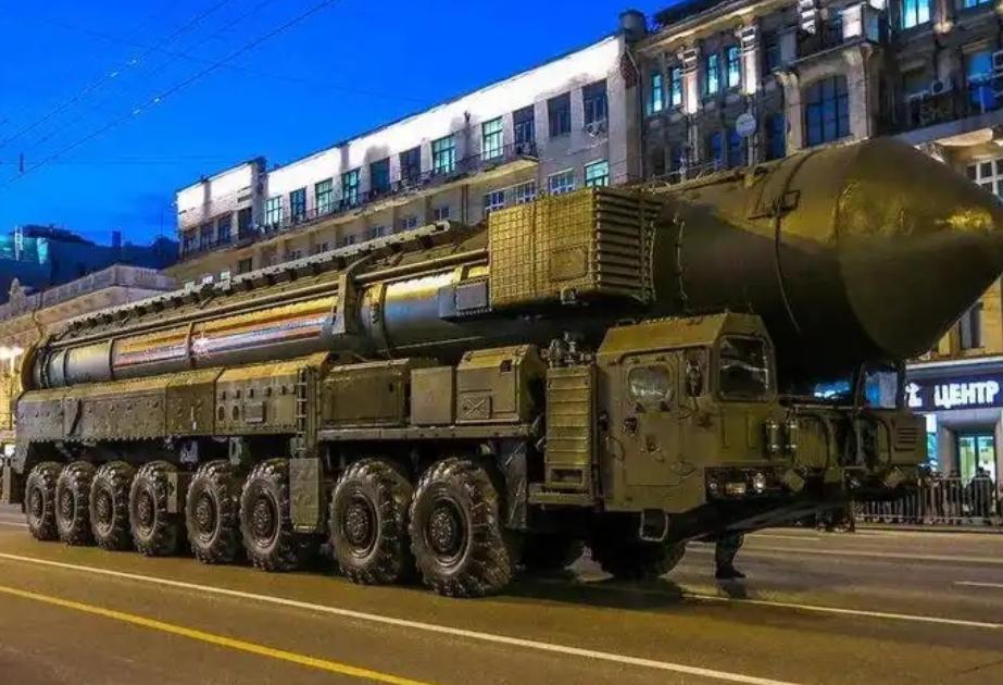 为什么俄罗斯不用核武器？因为核武器的威力巨大，就算是爆炸之后的核辐射都让周边
