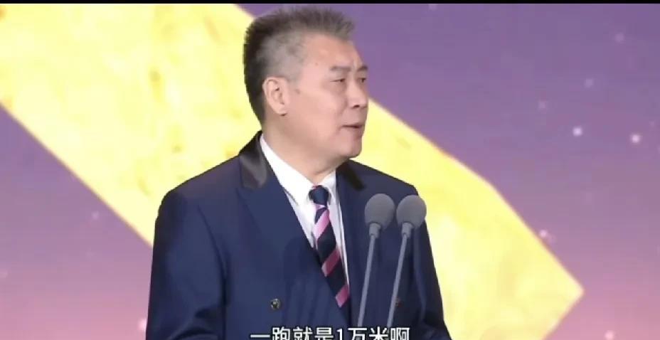 李隼指导提到莎莎，原来真的罚跑步，一跑就是一万米。李指导说，还是在澳门封训的时候