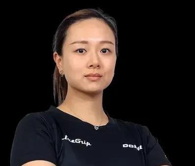 没想到乒坛又传来喜讯！德国运动员万远开心发文，称:我们订婚了！在夏威夷落日下，