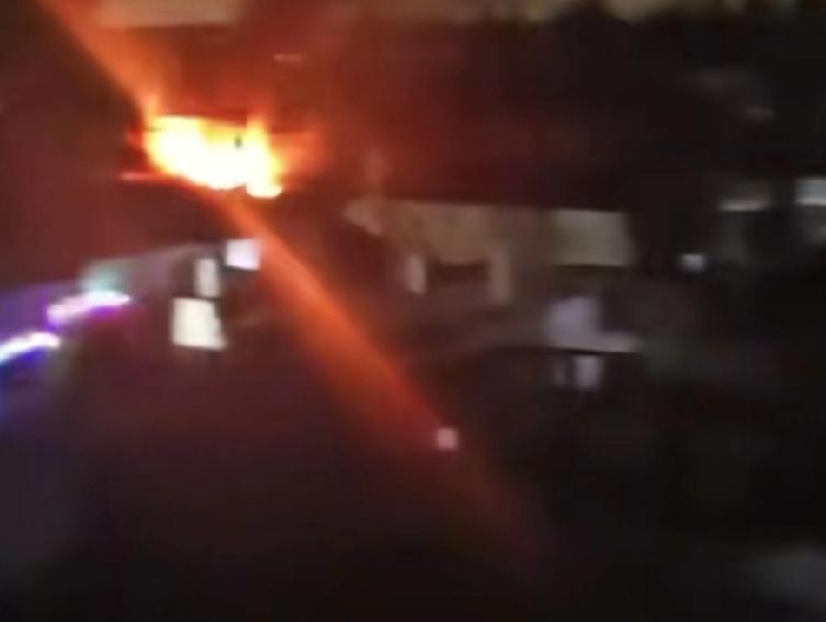 上联:秋雨无心敲落叶。请对下联孤灯有梦照归人