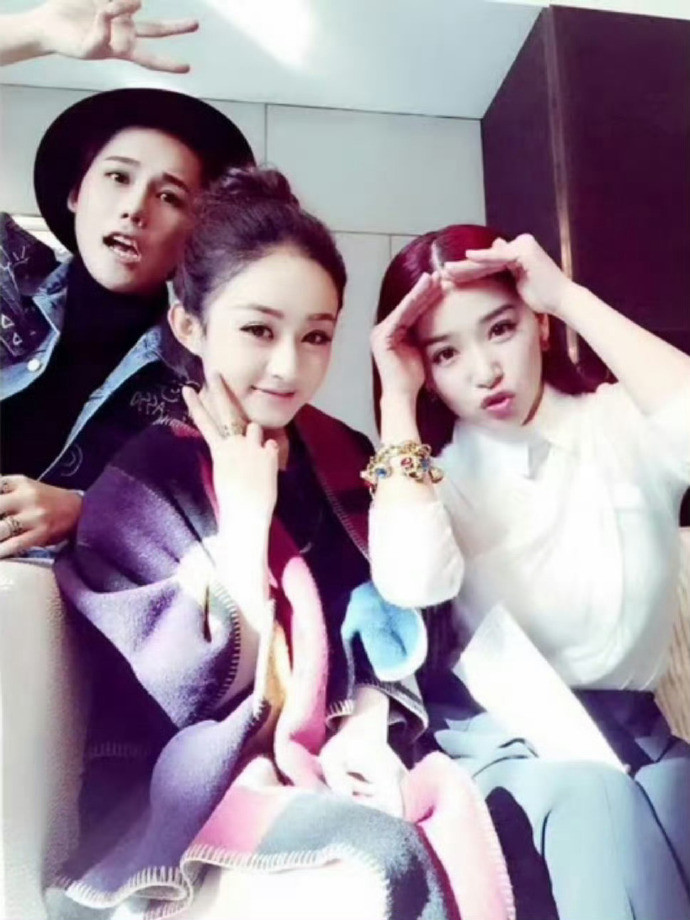 阚清子与赵丽颖同框照片，早期的她颜值好出众，和赵丽颖合照像一对姐妹花！