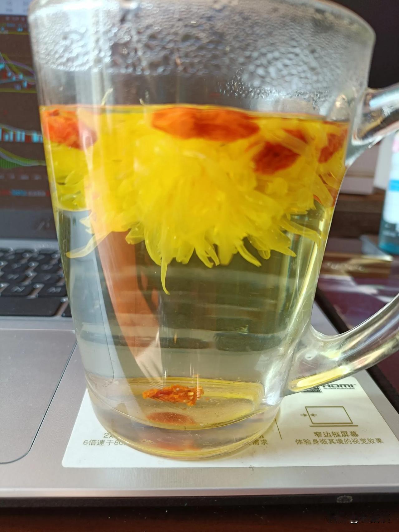 半夜醒来，发现左上的牙龈又肿了[惊恐]不知道咋回事，还游走性的肿？右下消肿没