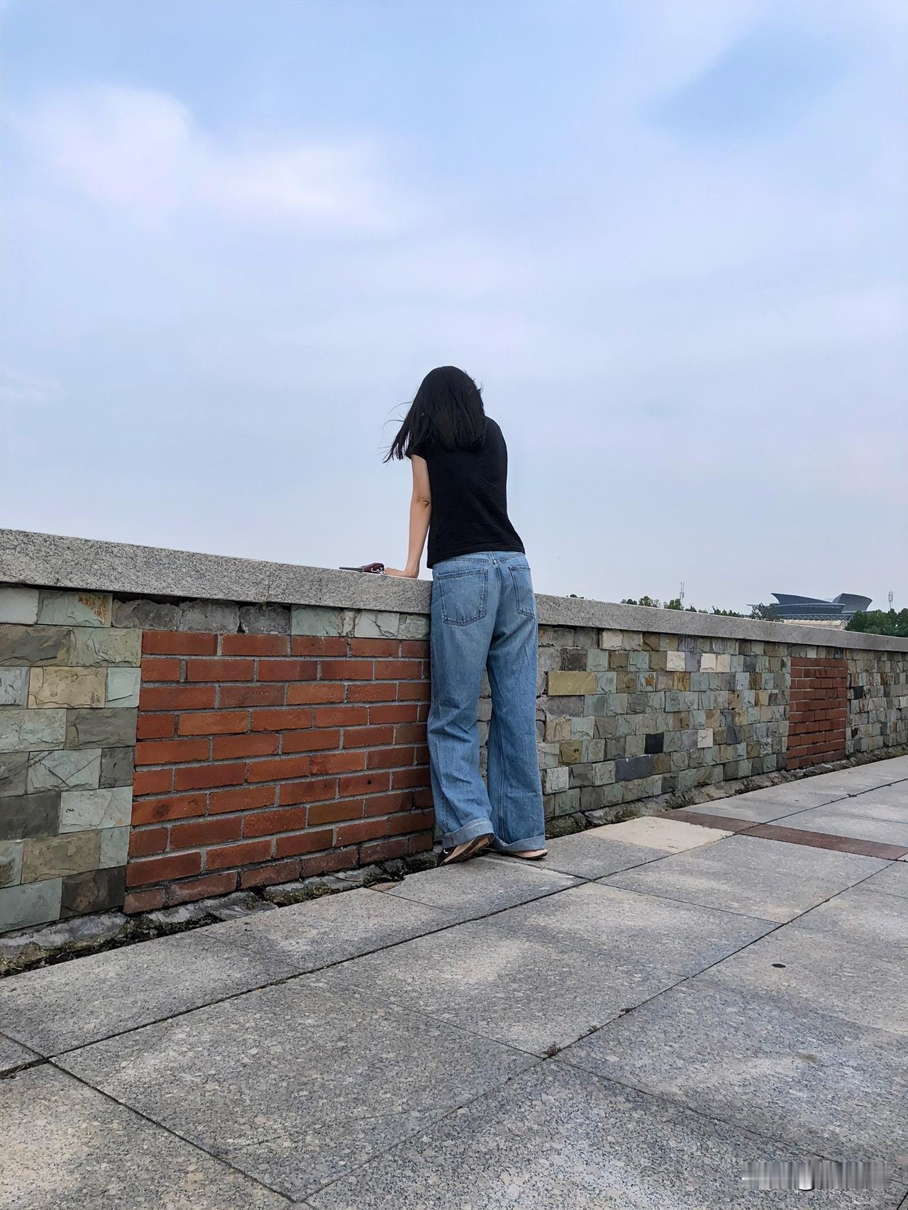 曾经刷到过一位知名医生，他说：女人到了50之后，如果不是特别胖，就不要刻意减肥了