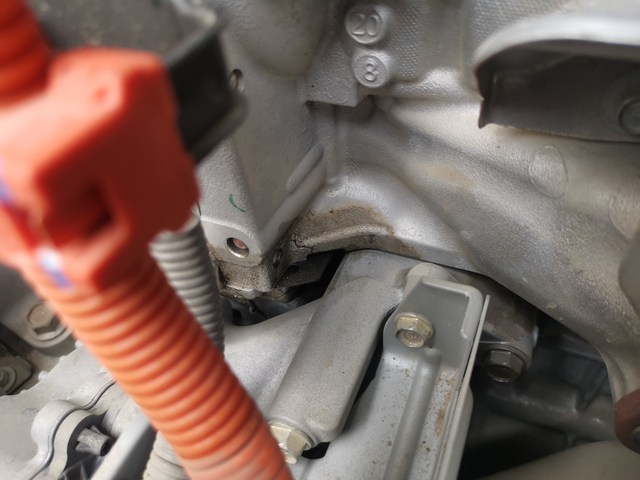 2018款十代雅阁混动睿智车型发动机渗油两万六千多公里，发现发动机渗油…，目前