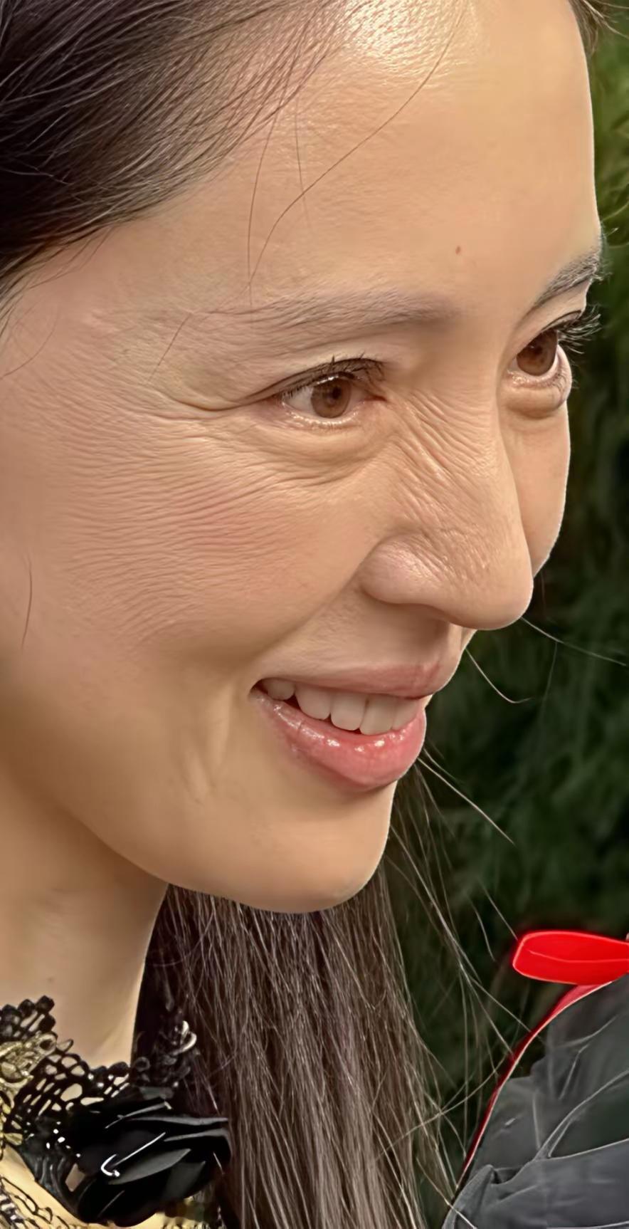 差别大不大难怪我朋友说董璇本人没有图片里那么年轻漂亮我突然明白了一件事什