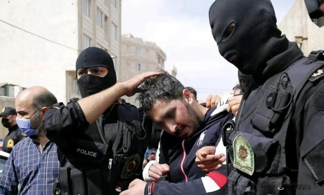 伊朗政局崩塌迹象3个信号预示独裁统治终结来源:碎念里的细碎温暖2025年