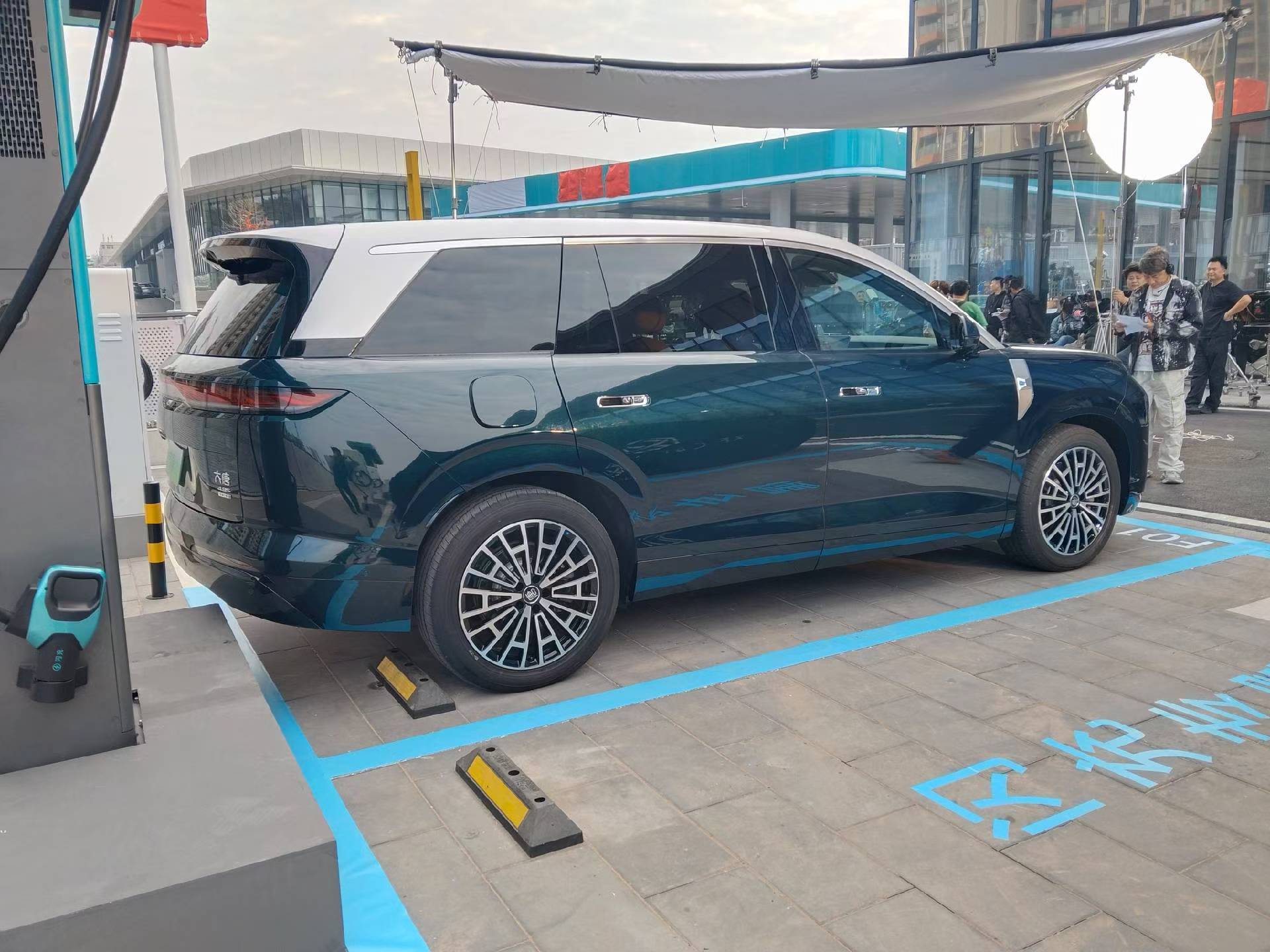 比亚迪王朝网9系来了，定名大唐。个人觉得这个造型还挺好看的，比较简洁但是横向张力