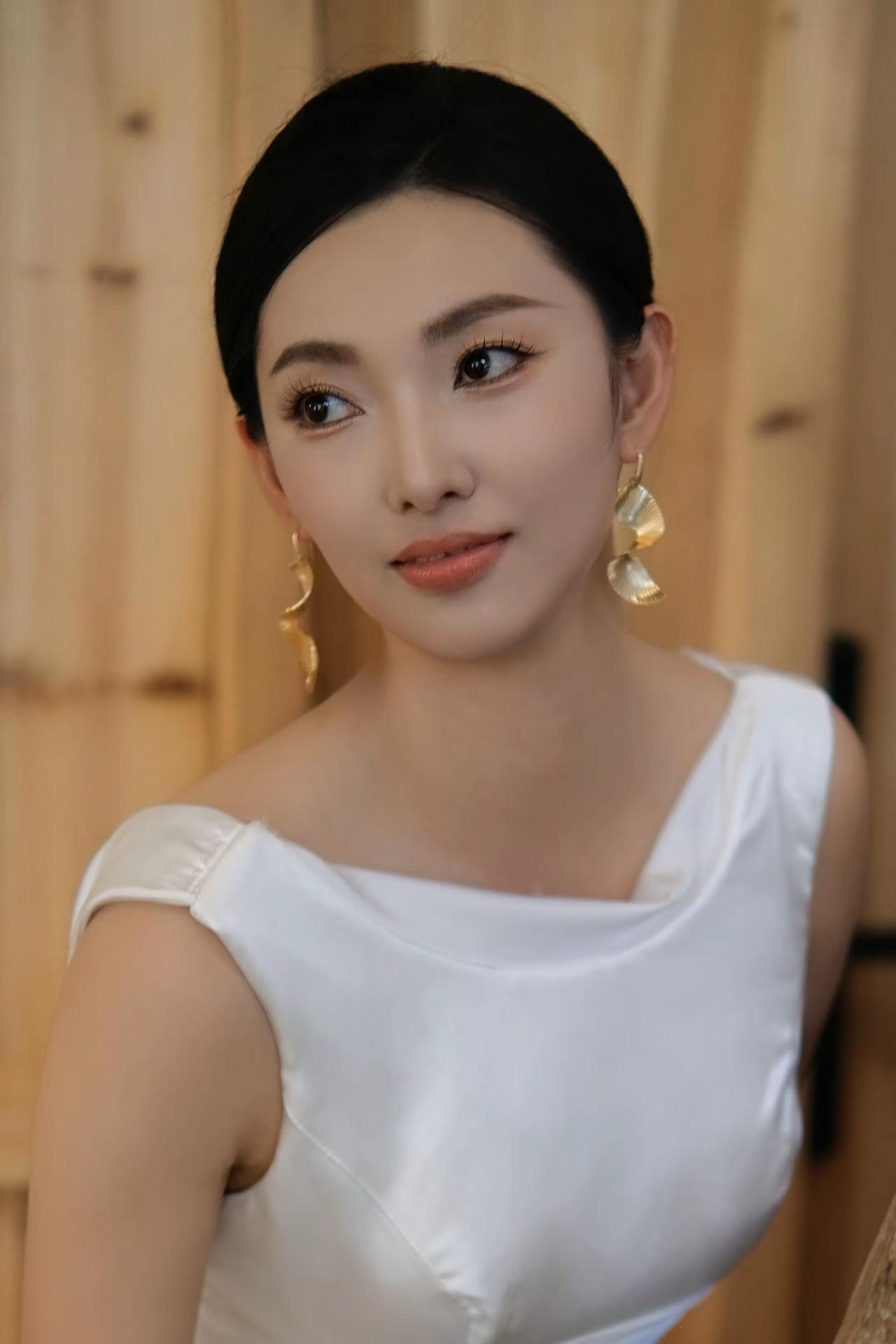 鸠山由纪夫说：“越小的狗，越会叫。叫得越响，越容易给人一种特别强大的印象，而对此