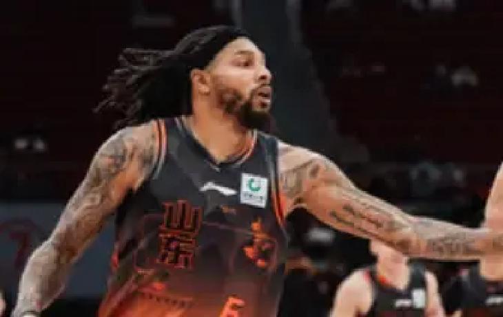 别骂了，山东新外援柏塞尔，根本不是来当核心的。邱彪指导撕开了一个残酷真相：