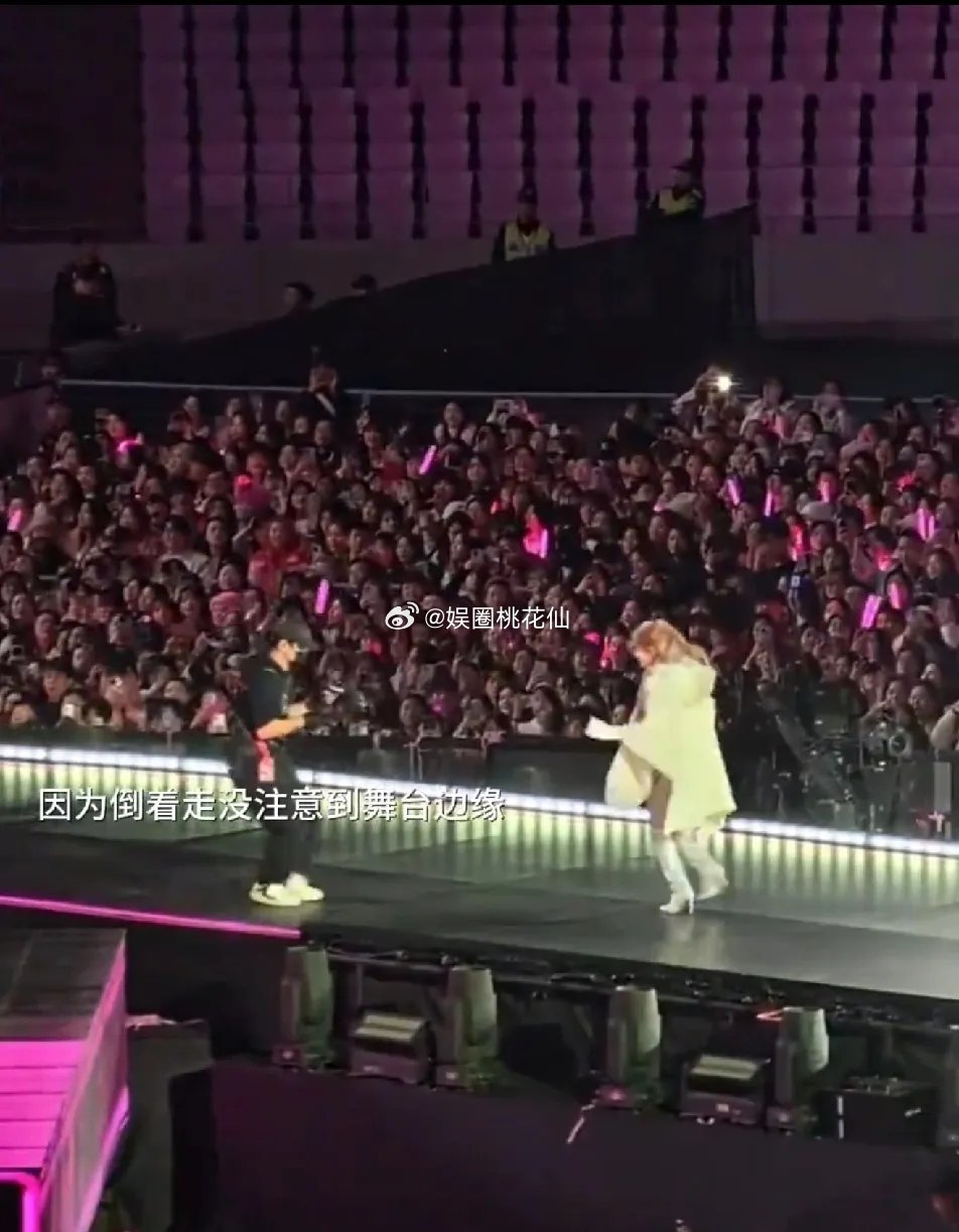 宋雨琦是真的暖心，那个摄影师也超有分寸感，这种相互成就的美好太打动人了。你看啊，