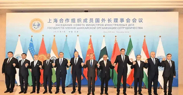 上合合影站位变了中国C位没变**文章：**