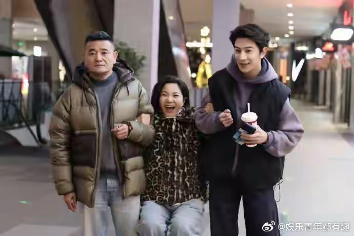 夏之光被妈妈拉黑真相巨戳心谁能想到，舞台上光鲜耀眼的夏之光，背后藏着这么戳心又现