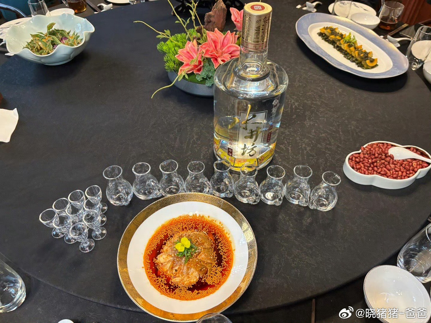 最近聚会，喝3L井台的频率越来越高。为何？酒好喝还便宜，6斤白酒1300-140