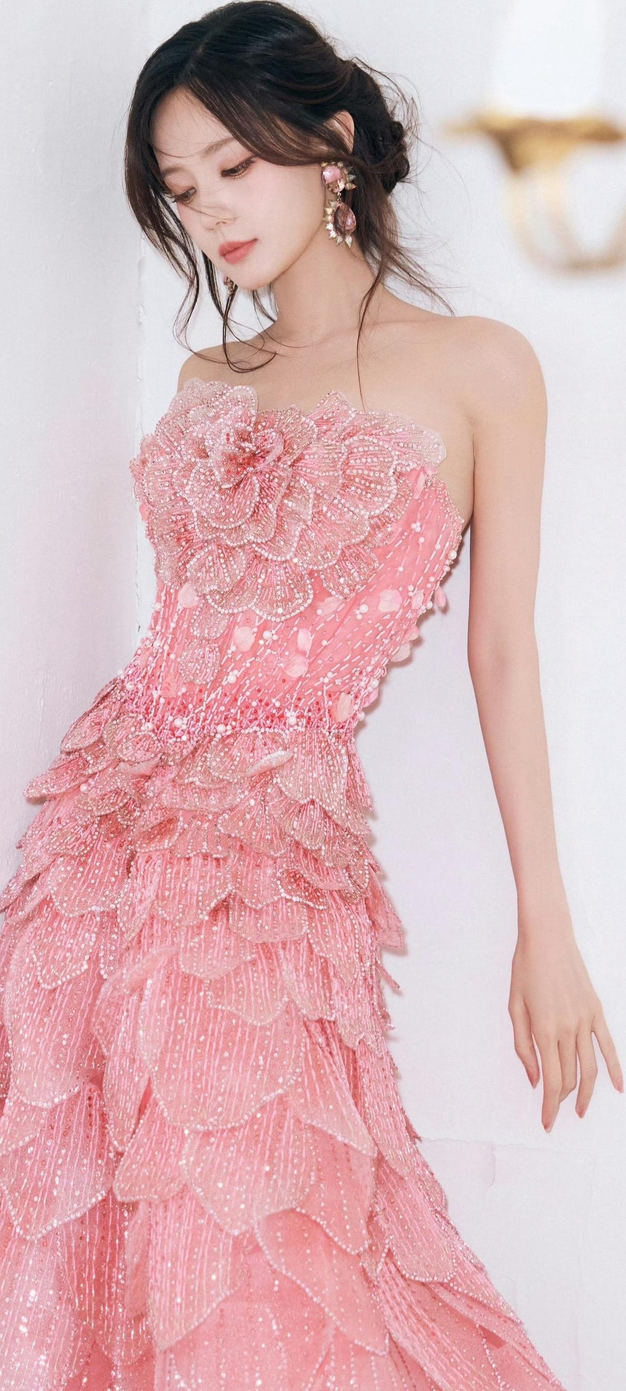 谁的美貌可以与李一桐相媲美？你见过最性感的女生有多性感超级迷人美女李一桐分