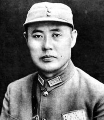 1949年，中央原本拟任傅作义为国防委员会副主席，毛主席却说：“这不够！如果当初