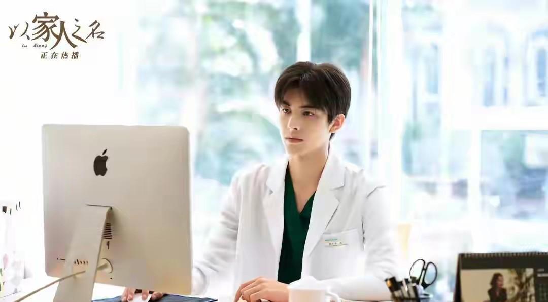 试了三轮戏，导演一次都没提他长得帅。宋威龙自己都懵了。过去十年，他耳朵里灌满