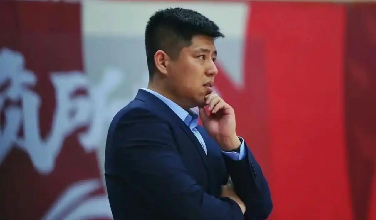 一盘散沙，光靠单打独斗、情绪上头就可以赢球？那要你主教练潘江有何用处？！