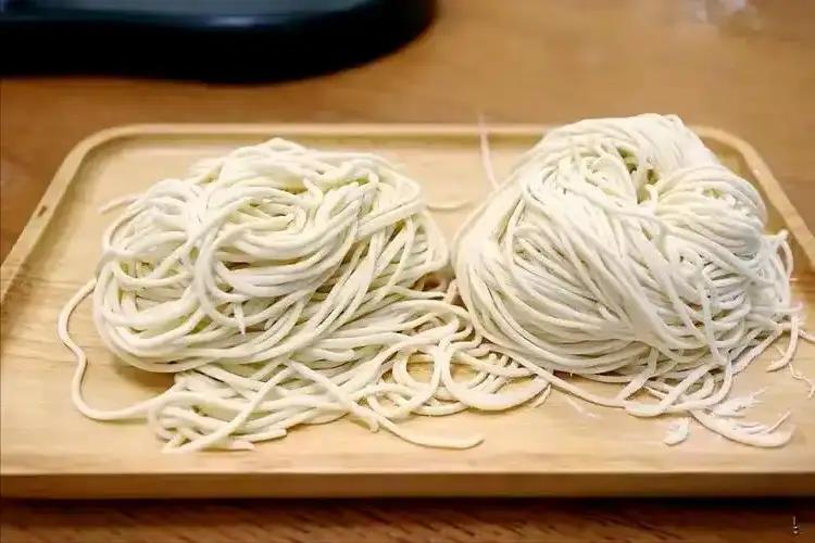 面条刺客！糖尿病真凶竟是它？医生急呼：6类食物比糖更毁血糖