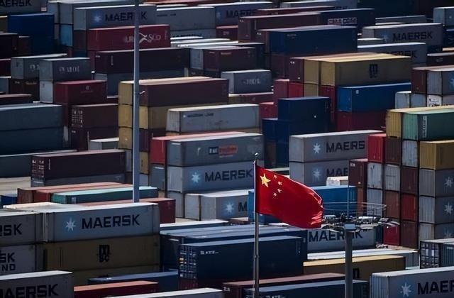 不给稀土就不让中国飞机落地，话音刚落，中方减持257亿美债。美国这次是真急了。一