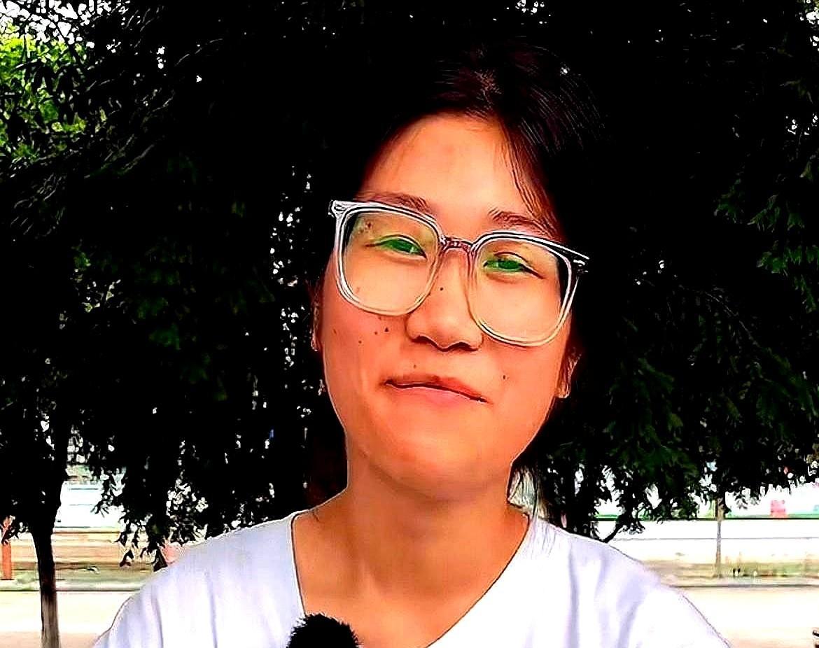 高考成绩一出，全班都傻了。她的分数，连个二本都危险。后来听宿管阿姨说，这姑娘每