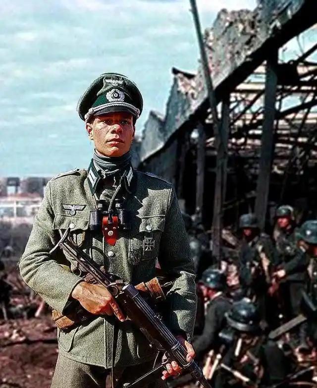 80年了，德国人终于等到这一天！俄罗斯和乌克兰激战正酣，其中最上心的，既不