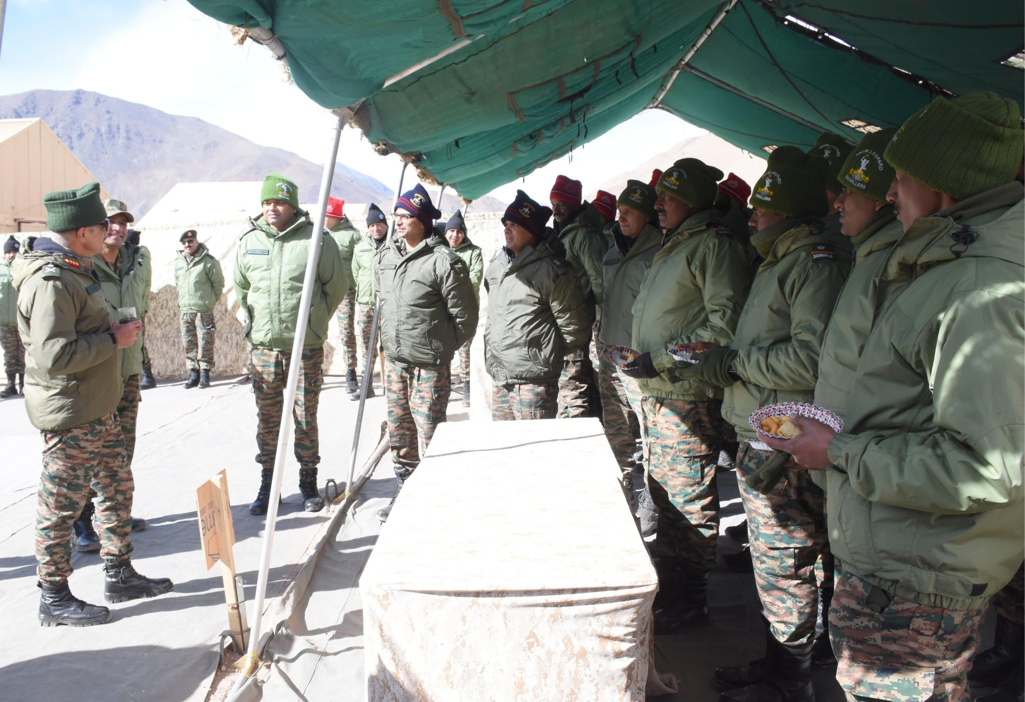 印度炮兵与装甲兵部队司令哈伊特什·巴拉少将视察了驻扎在阿达克地区的印度陆军第25